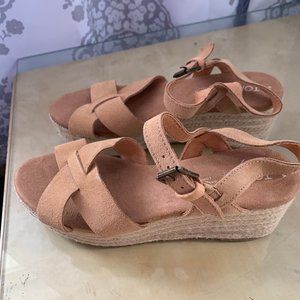 Toms Willow Platform Sandal, never worn, size 8